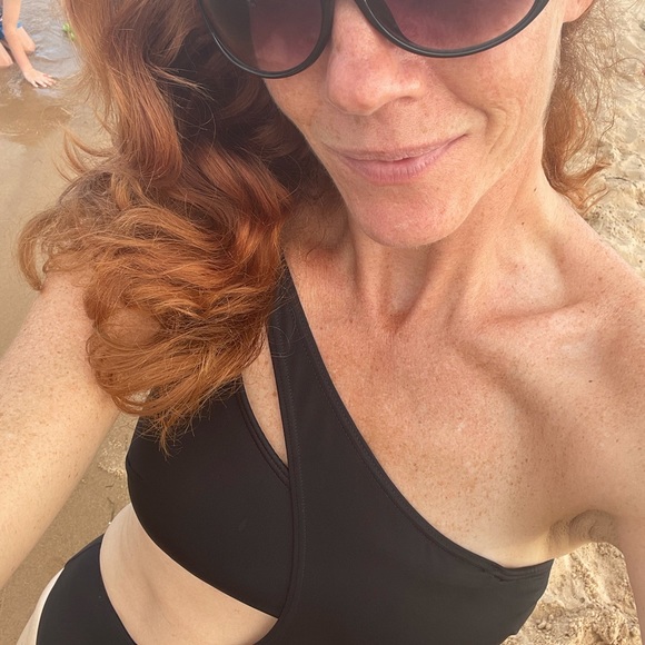 Cool clothes and hot fashion at great prices. Thanks for shopping with us. R&T - Picture 2 of 2